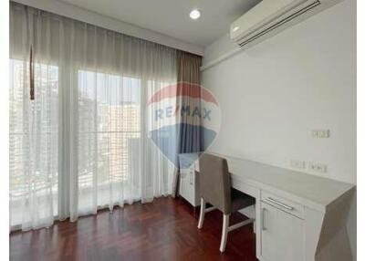 Newly Renovated 3 Bedrooms 250 Sqm. in Phrom Phong.