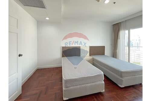 250 Sqm., 3 Beds, 3 Baths Condo listed for ฿ 110,000./Month