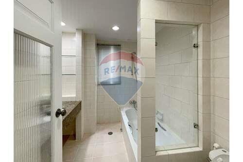 250 Sqm., 3 Beds, 3 Baths Condo listed for ฿ 110,000./Month