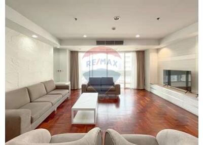 Newly Renovated 3 Bedrooms 250 Sqm. in Phrom Phong.