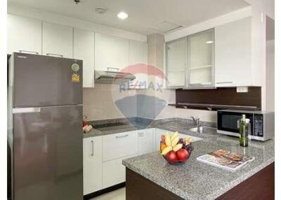 Newly Renovated 2 Bedrooms with amazing facilities in Phrom Phong.