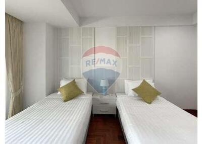 Newly Renovated 2 Bedrooms with amazing facilities in Phrom Phong.