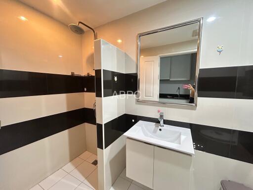 1 Bath in Pratumnak for 900,000 THB CS9598