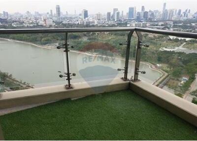 For Rent:  spacious 3 bedrooms big balcony facing lake view at The Lakes Condo