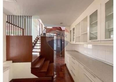 Homey 3-Bedroom with private pool/garden close to Nana BTS.