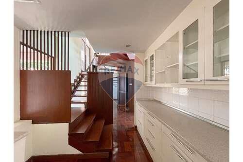 250 Sqm., 3 Beds, 3 Baths Townhouse listed for ฿ 100,000./Month