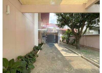 Homey 3-Bedroom with private pool/garden close to Nana BTS.