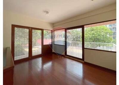 Homey 3-Bedroom with private pool/garden close to Nana BTS.