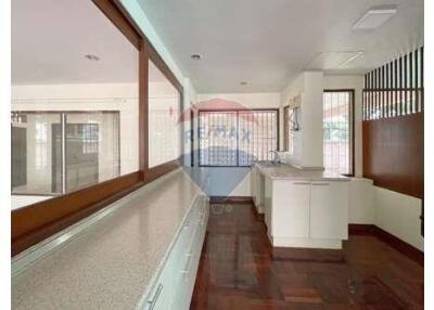 Homey 3-Bedroom with private pool/garden close to Nana BTS.