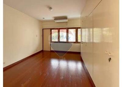 Homey 3-Bedroom with private pool/garden close to Nana BTS.