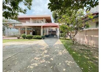 Homey 3-Bedroom with private pool/garden close to Nana BTS.