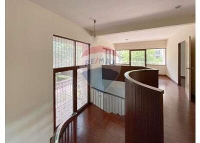 Homey 3-Bedroom with private pool/garden close to Nana BTS.