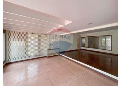 Homey 3-Bedroom with private pool/garden close to Nana BTS.