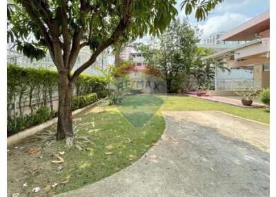 Homey 3-Bedroom with private pool/garden close to Nana BTS.