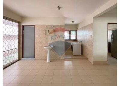 Homey 3-Bedroom with private pool/garden close to Nana BTS.