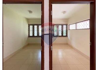 Homey 3-Bedroom with private pool/garden close to Nana BTS.