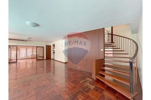 250 Sqm., 3 Beds, 3 Baths Townhouse listed for ฿ 100,000./Month