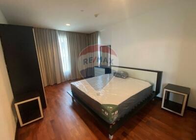 "Spacious Condo in Bangkok with Full Amenities"