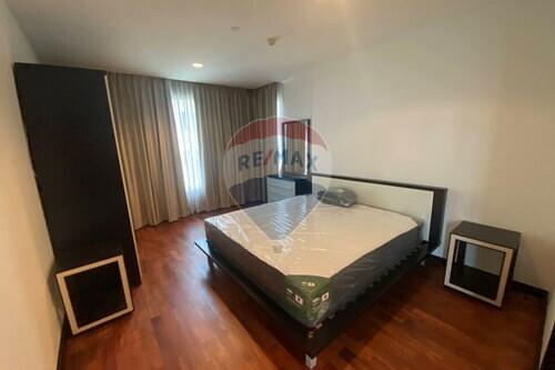 "Spacious Condo in Bangkok with Full Amenities"