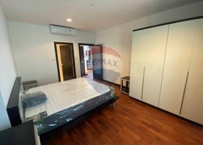 "Spacious Condo in Bangkok with Full Amenities"