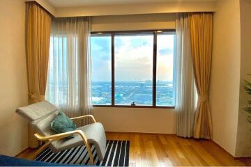 Luxurious 1-Bed Condo in The Emporio Place, Bangkok