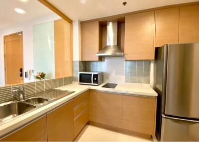 Luxurious 1-Bed Condo in The Emporio Place, Bangkok