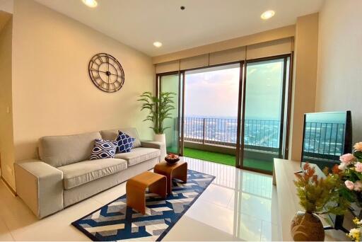 Luxurious 1-Bed Condo in The Emporio Place, Bangkok