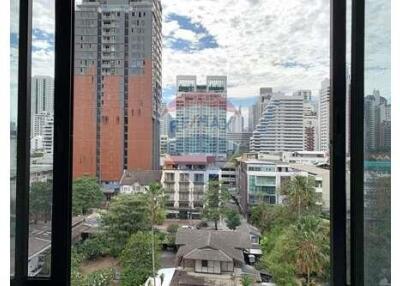 Pet-friendly 2 bedroom condo in Sukhumvit, a rare find.