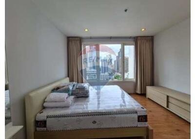 Condo Open View on Sukhumvit 24 with Balcony in Prime Bangkok