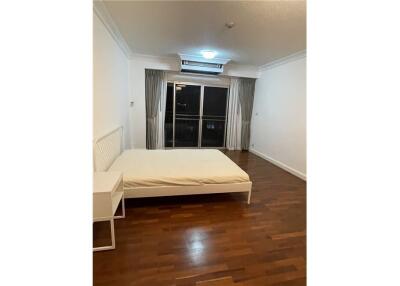 Condo for rent 2+1bedrooms Sathorn Park Place BTS Chongnonsi, MRT Lumpini