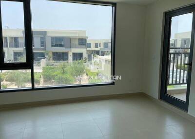 5 Bedrooms  Spacious Layout  Golf View