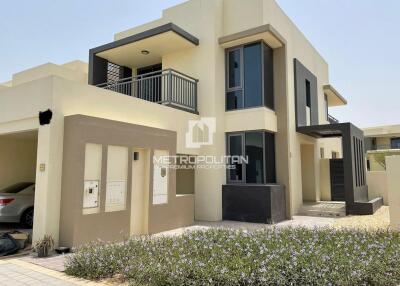 5 Bedrooms  Spacious Layout  Golf View