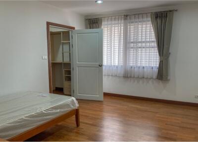 homey 3 bedroom for rent in sathon area