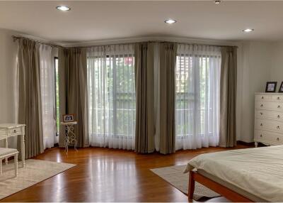 homey 3 bedroom for rent in sathon area