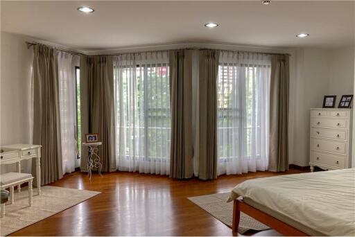 homey 3 bedroom for rent in sathon area