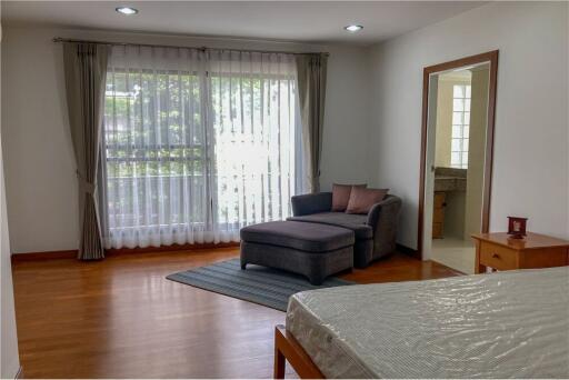 homey 3 bedroom for rent in sathon area