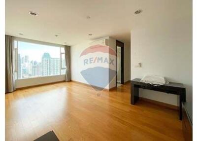 Special 4-Bedroom Pet-Friendly Apartment in Thong Lo.