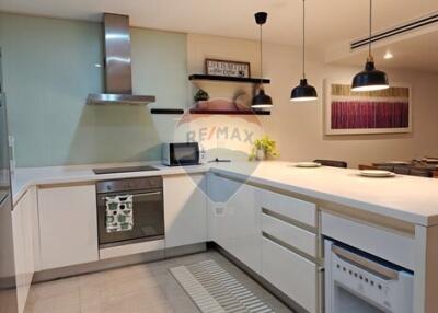 "Elegant 3-Bedroom Condo at Bann Ananda, Bangkok"