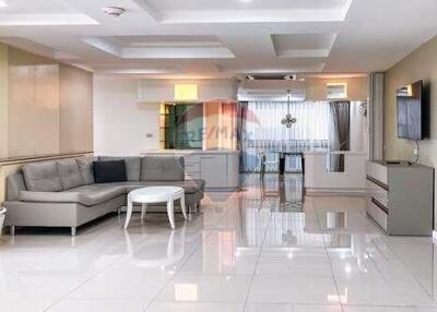 For Rent Pet-friendly spacious 3 bedrooms on 12 floor at President Park Sukhumvit 24.