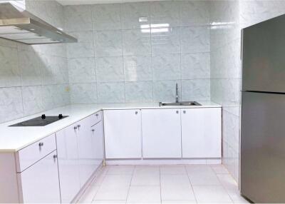 For Rent Pet-friendly spacious 3 bedrooms on 12 floor at President Park Sukhumvit 24.