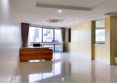 For Rent Pet-friendly spacious 3 bedrooms on 12 floor at President Park Sukhumvit 24.