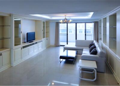 For Sale: Spacious 3-Bedroom Condo at Regent on the Park 2 in Sukhumvit 61