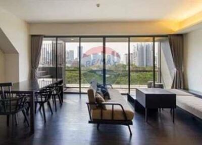 Rare 3-bedroom with garden, rooftop, views near BTS Thonglor.