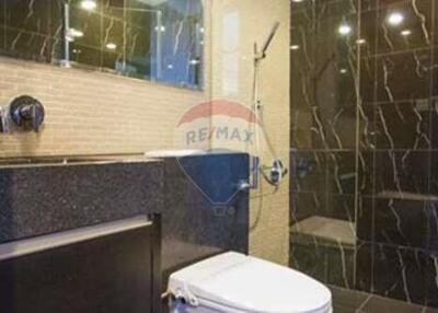 164 Sqm., 3 Beds, 3 Baths Condo listed for ฿ 100,000./Month