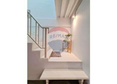 Modern Fully Furnished Townhouse with 2 Bedrooms for Rent