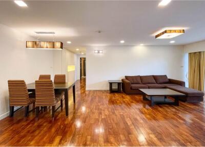 For rent pet friendly 2+1 bedrooms apartment in Sukhumvit 53 BTS Thonglor