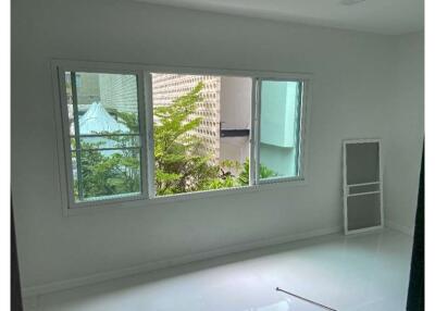 Two-story Townhouse for rent  BTS Eakkami Sukhumvit road