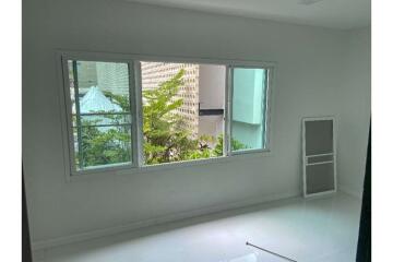 Two-story Townhouse for rent  BTS Eakkami Sukhumvit road