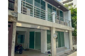 Two-story Townhouse for rent  BTS Eakkami Sukhumvit road