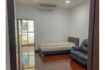 Two-story Townhouse for rent  BTS Eakkami Sukhumvit road